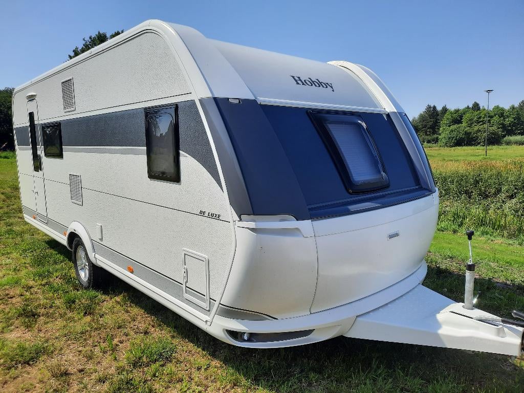 ZGAN!! HOBBY 560KMFe DE LUXE /2024/ stapelbed/ 2000KG AS, Huis en Inrichting, Ophalen, Zo goed als nieuw