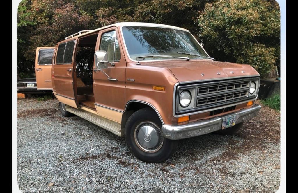 Ford USA Econoline E-150 CLUBWAGON (bj 1976, automaat), Auto's, Automaat, Bruin, Bedrijf, 9 stoelen
