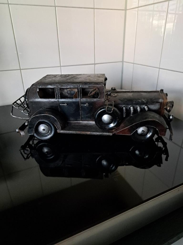 Rolls Roys Oldtimer 1932 model.

Auto is van blik gemaakt.
I, Ophalen of Verzenden, Nieuw, Auto
