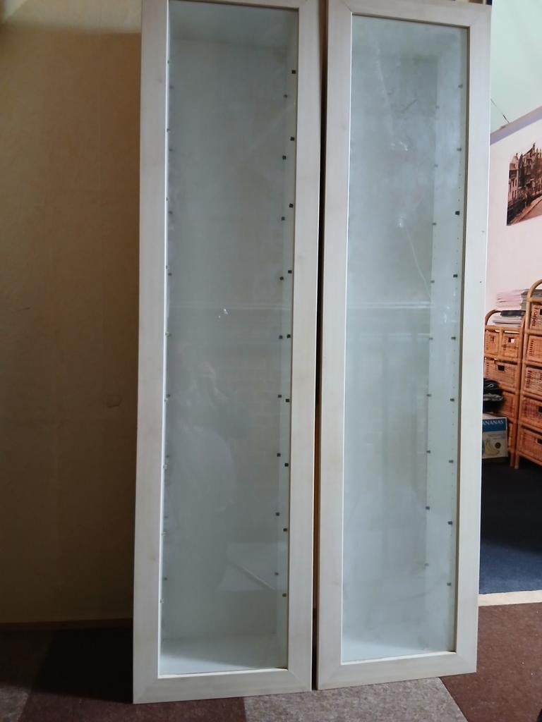 2X IKEA VITRINEKAST BERTBY ( ZONDER GASPLAATJES), Huis en Inrichting, Ophalen, Zo goed als nieuw, 25 tot 50 cm, 50 tot 100 cm