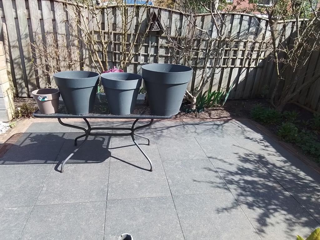 Vier kunststof Elho bloempotten voor buiten., Tuin en Terras, Bloempotten, Kunststof, Gebruikt, Rond, Minder dan 40 cm