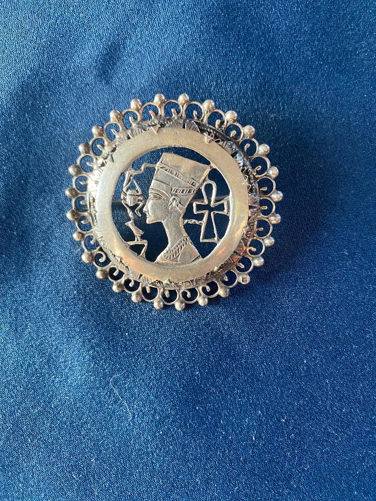 Zilveren Egyptische Nefertiti broche, Verzenden, Zilver