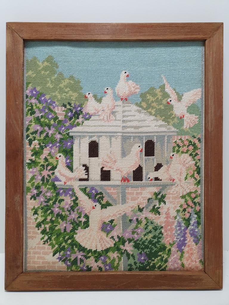 Geborduurd schilderij met duiven en duiventil, Ophalen of Verzenden