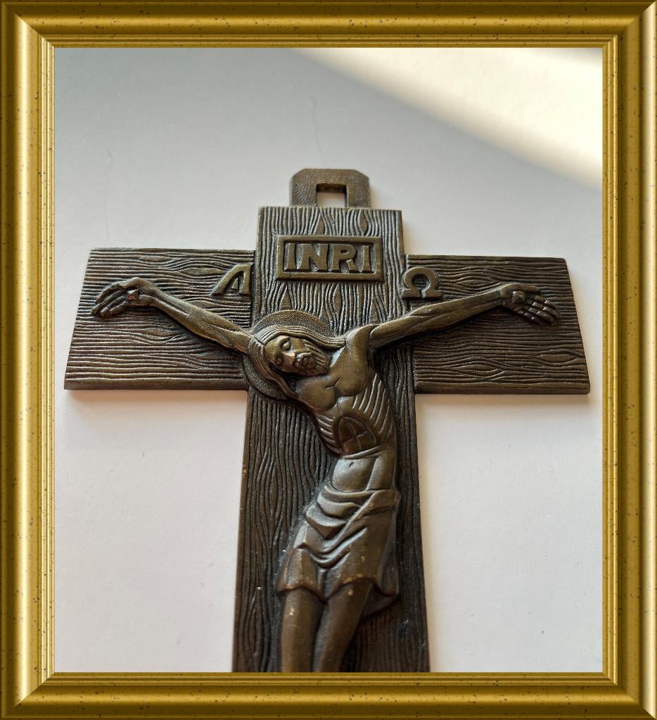 Gesigneerd koperen/ bronzen crucifix kruis, Ophalen of Verzenden