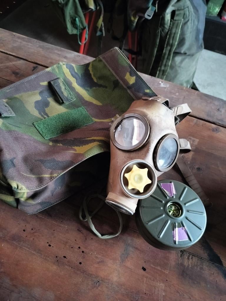 Leger Gasmasker M-51 met Camouflage Tas, Ophalen of Verzenden, Landmacht, Nederland, Overige typen