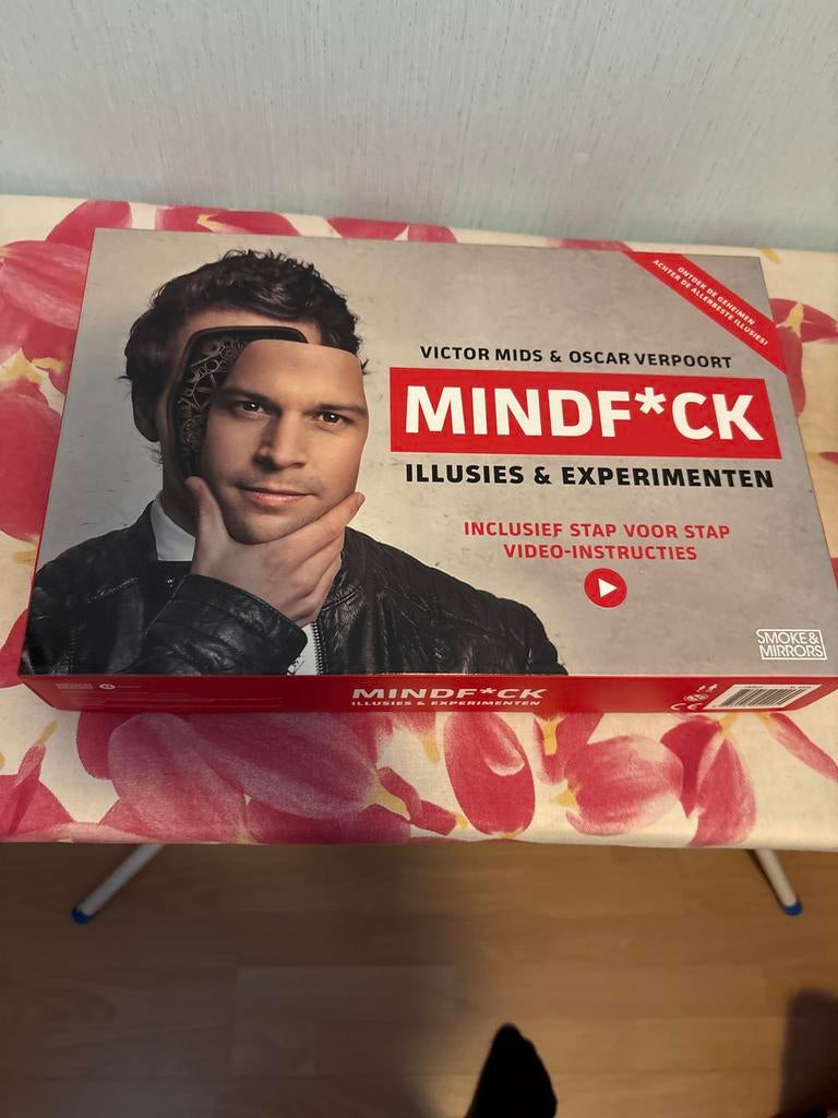 Mindf*ck Illusies & Experimenten Bordspel, Een of twee spelers, Ophalen of Verzenden, Zo goed als nieuw, Reisspel