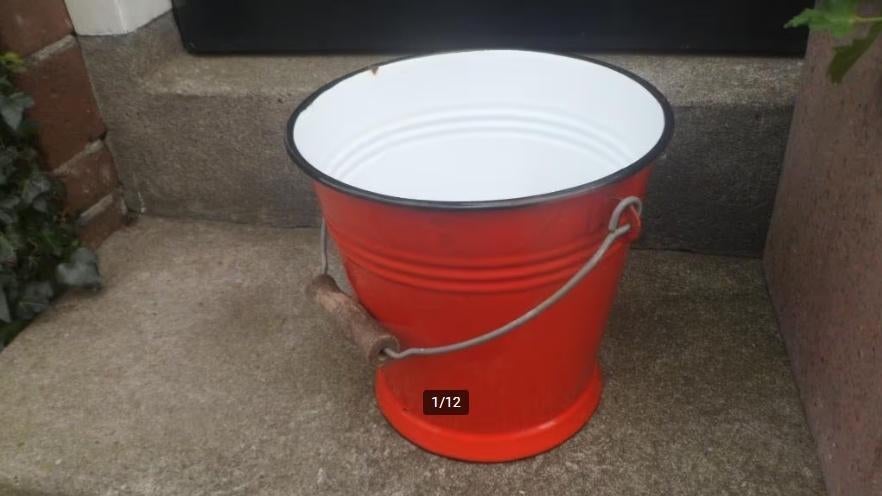 Vintage emaille emmer rood wit emaillen aker wateremmer, Antiek en Kunst, Ophalen of Verzenden