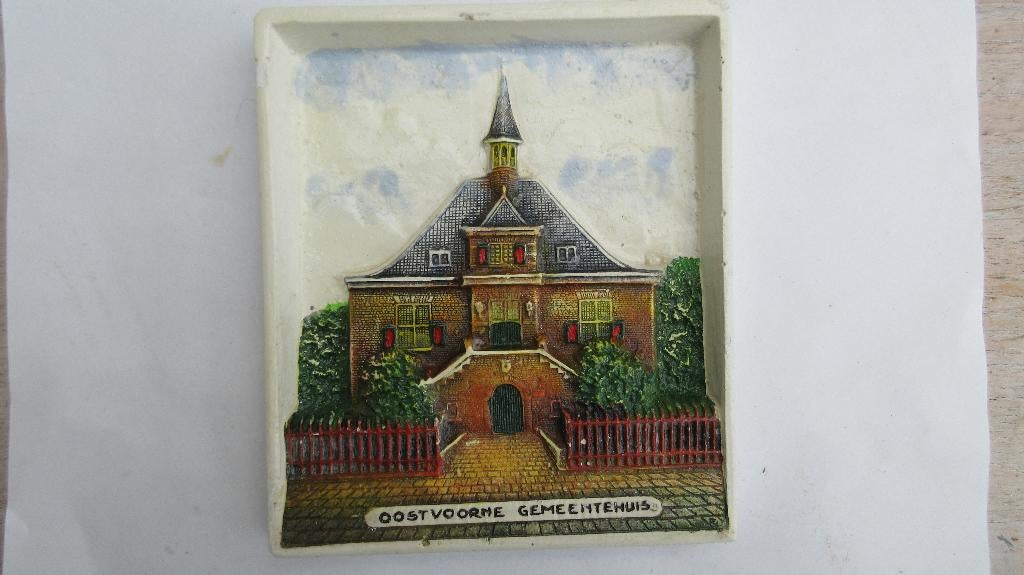 Hobra reliëf tegel Oostvoorne Gemeentehuis, Antiek en Kunst, Antiek | Wandborden en Tegels, Ophalen of Verzenden