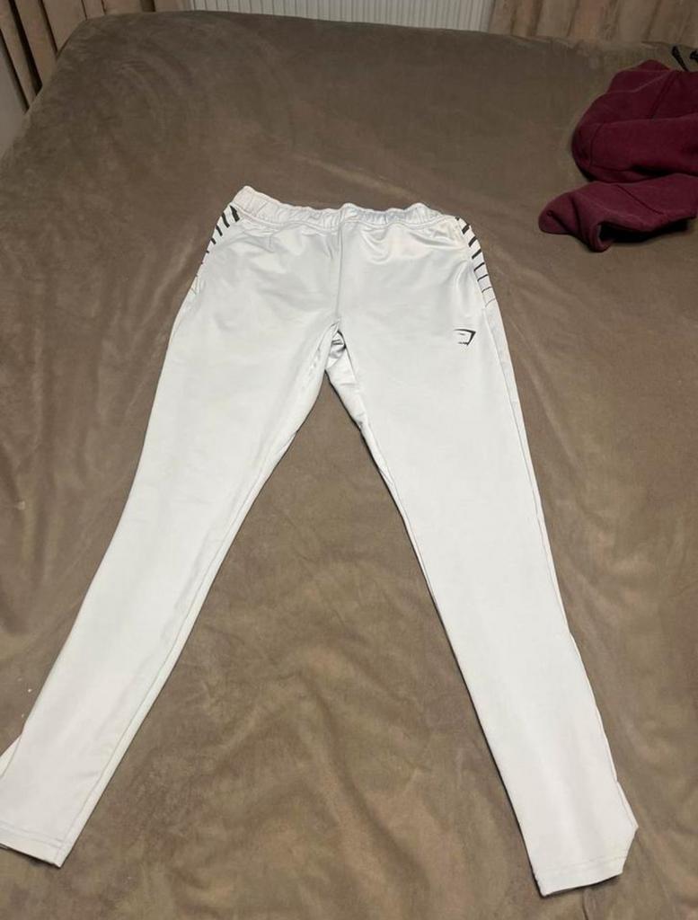 Gymshark broek maat S - Nieuw!, Wit, Nieuw, Ophalen of Verzenden, Maat 36 (S)