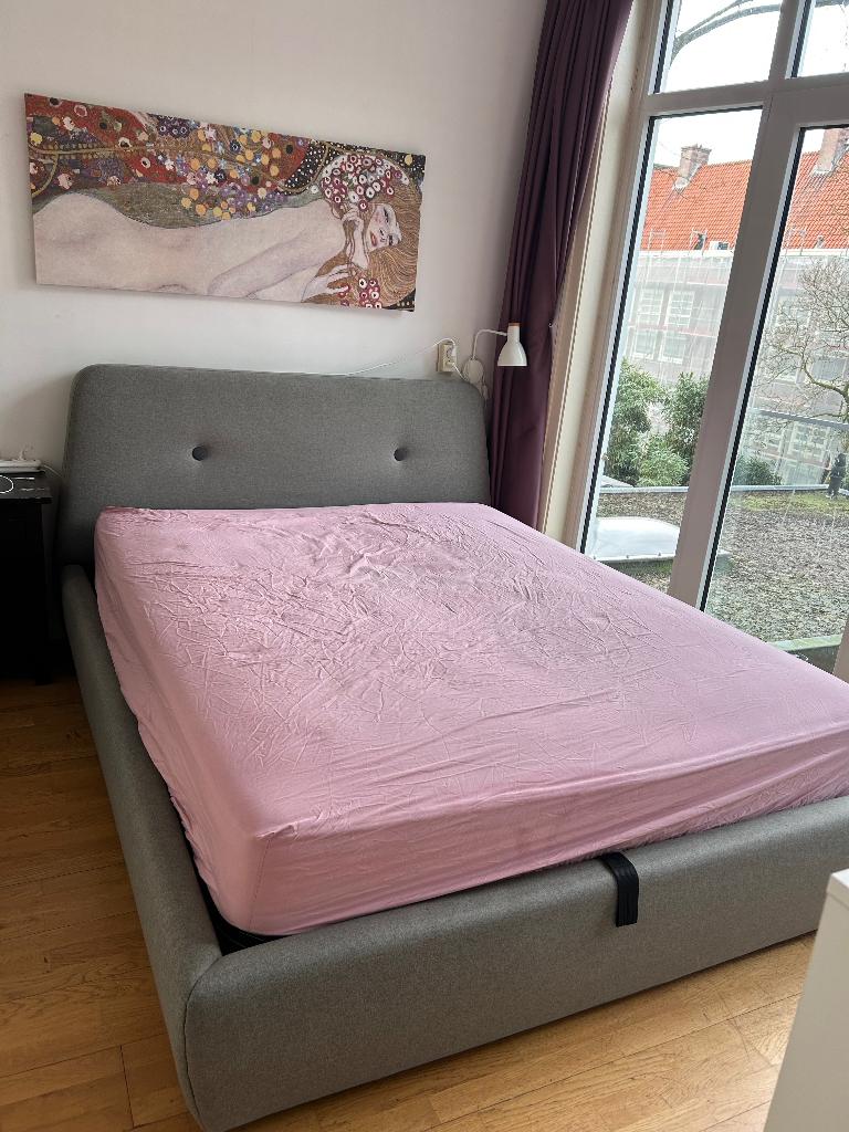 Kingsize design bed (Merk MADE) met grote opbergruimte, Ophalen, Tweepersoons, Design bed van Made.com, Zo goed als nieuw