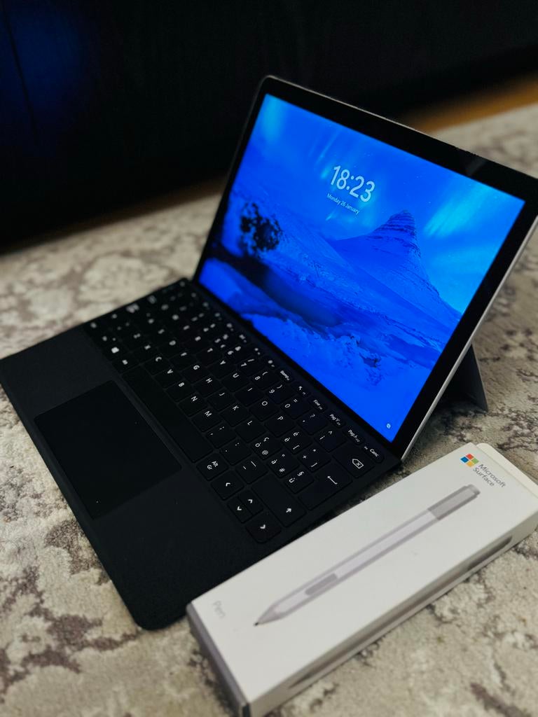 Microsoft Surface Go 3 - 8GB RAM, 128GB SSD + Type Cover & P, 10 inch, Ophalen of Verzenden, Zo goed als nieuw, 128 GB