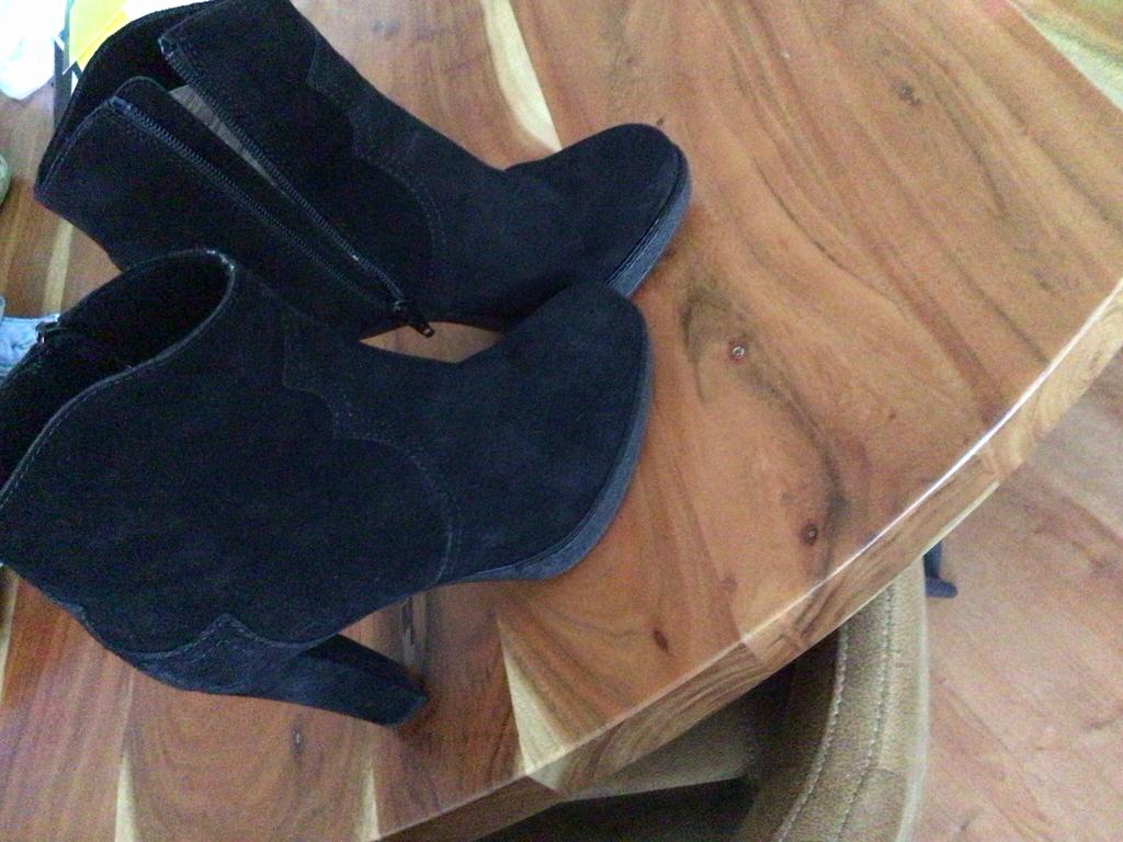 Enkellaarsjes Unisa mt 39, Ophalen of Verzenden, Zo goed als nieuw, Zwart