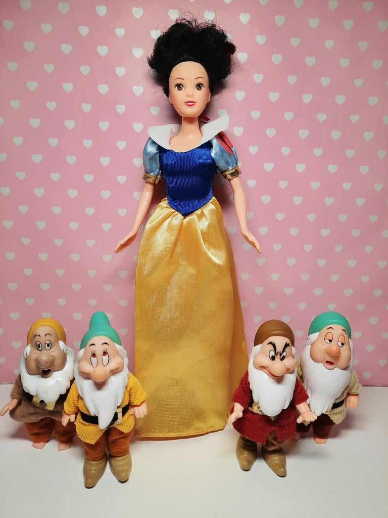 Disney Sneeuwwitje pop met 4 dwergen, Ophalen of Verzenden, Gebruikt, Overige typen