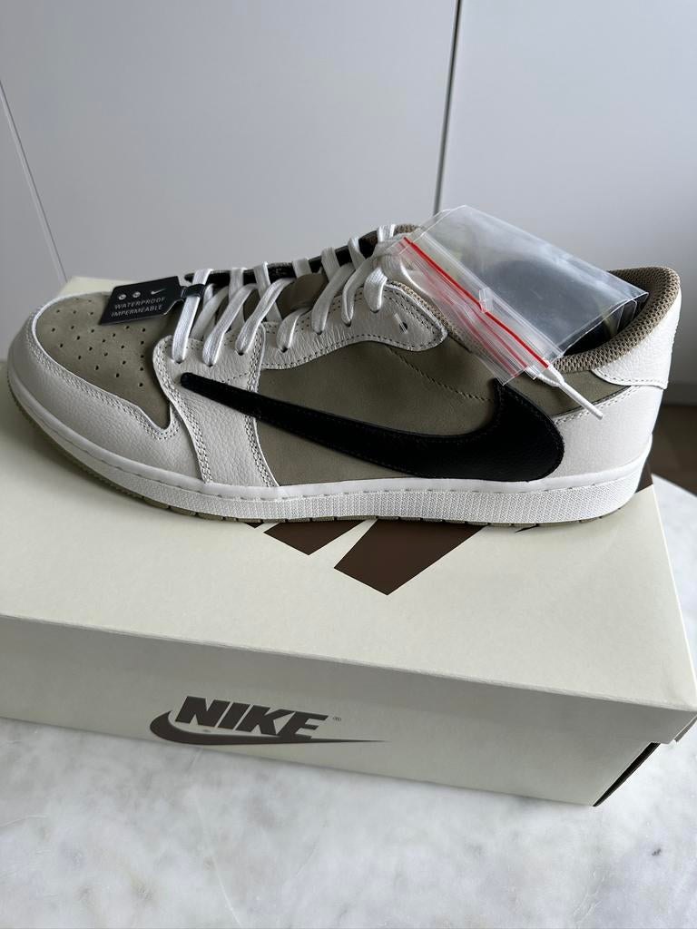 Nike Jordan 1 low Golf x Travis Scott maat 45,5, Kleding | Heren, Schoenen, Ophalen of Verzenden, Nieuw