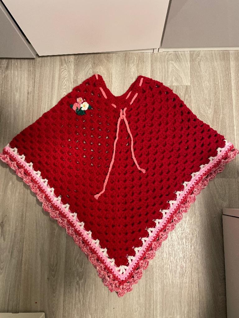 Gehaakte poncho nieuw, Ophalen of Verzenden, Nieuw, Haken, Wol of Garen