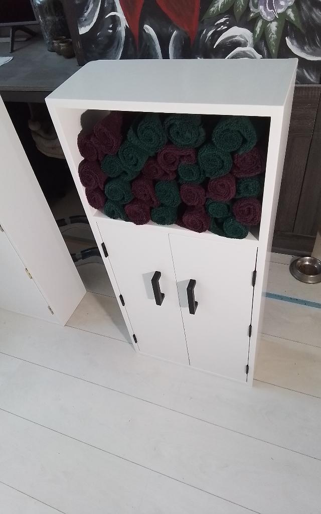 badkamer kastje / washanddoekkastje, Ophalen, (Half)hoge kast, Minder dan 50 cm, Minder dan 25 cm