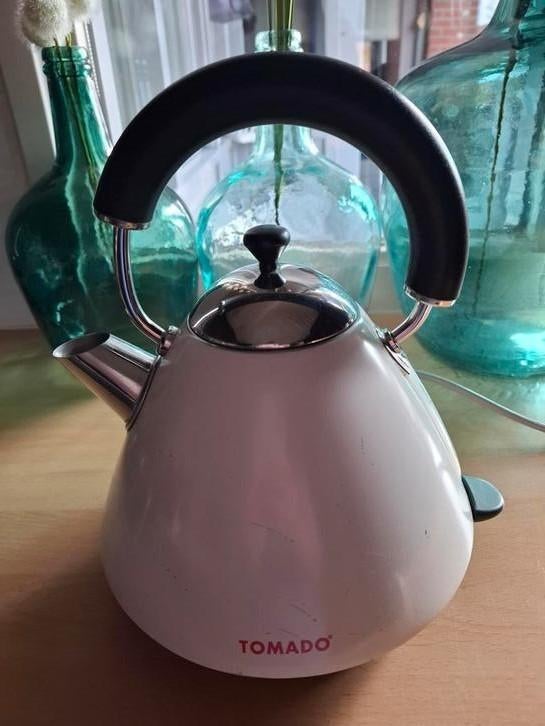 Tomado waterkoker - wit., Witgoed en Apparatuur, Waterkokers, 1 tot 2 liter, Ophalen, Gebruikt, Draadloos