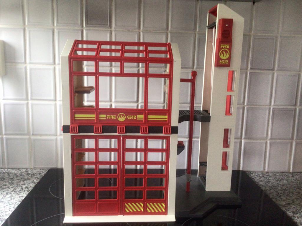 Playmobil brandweerkazerne en auto, Ophalen of Verzenden, Zo goed als nieuw, Los playmobil