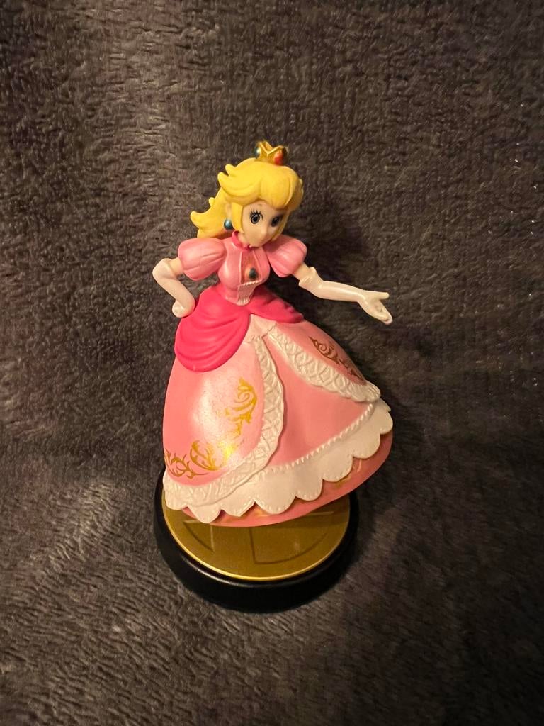 Amiibo Peach (Super Smash Bros. Collection), 3 spelers of meer, Ophalen of Verzenden, Zo goed als nieuw, Vanaf 7 jaar