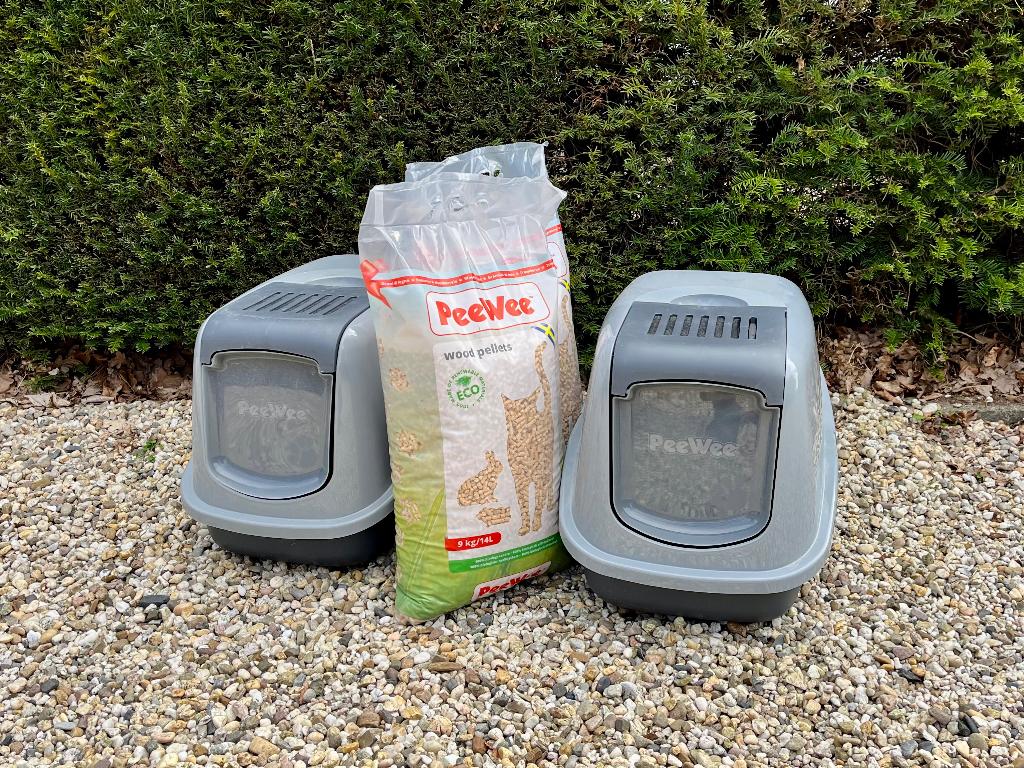 2x Peewee kattenbak & houtkorrels, Dieren en Toebehoren, Ophalen, Gebruikt, Gesloten