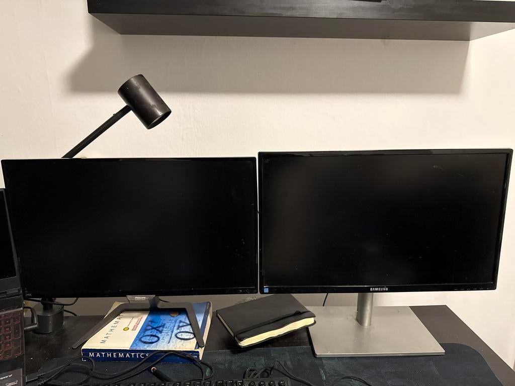 Twee PC beeldschermen: Philips 246E en Samsung S24C, Computers en Software, Monitoren, Ophalen, Gebruikt