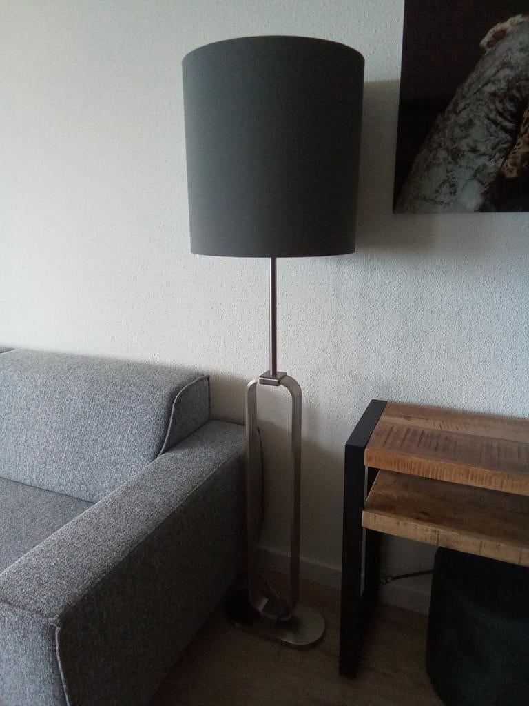 Twee staande schemerlampen met op maat gemaakte kappen, Huis en Inrichting, Ophalen, Modern, Sfeervol, 100 tot 150 cm, Zo goed als nieuw