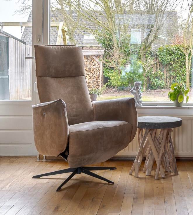 Relax fauteuils in bruin microleder, Huis en Inrichting, Fauteuils, Ophalen, Overige materialen, 75 tot 100 cm, Zo goed als nieuw