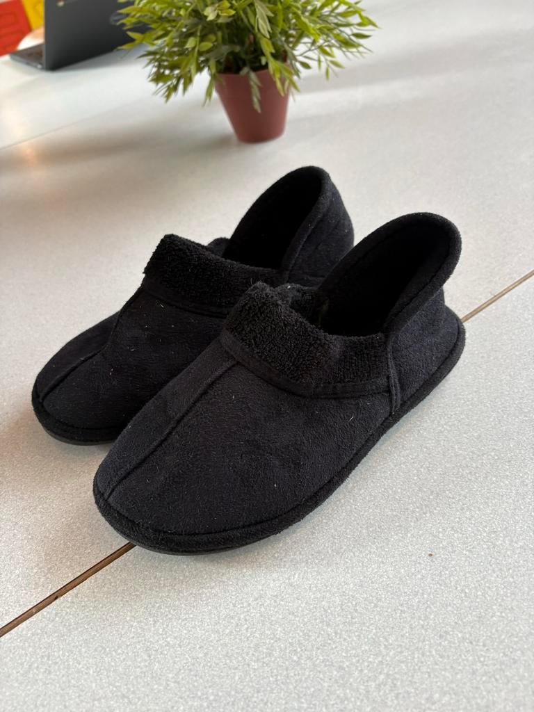 Zwarte comfortabele pantoffels, Ophalen, Gedragen, Zwart, Pantoffels of Sloffen