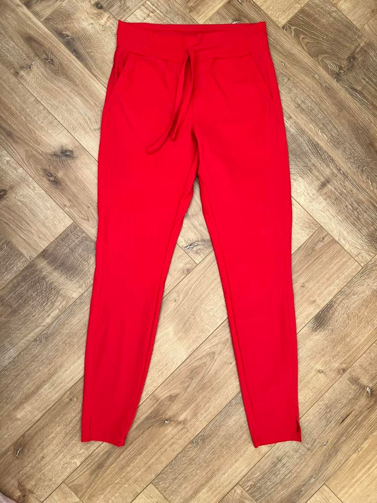 Studio anneloes downstairs broek M rood travelstof, Kleding | Dames, Broeken en Pantalons, Maat 38/40 (M), Ophalen of Verzenden