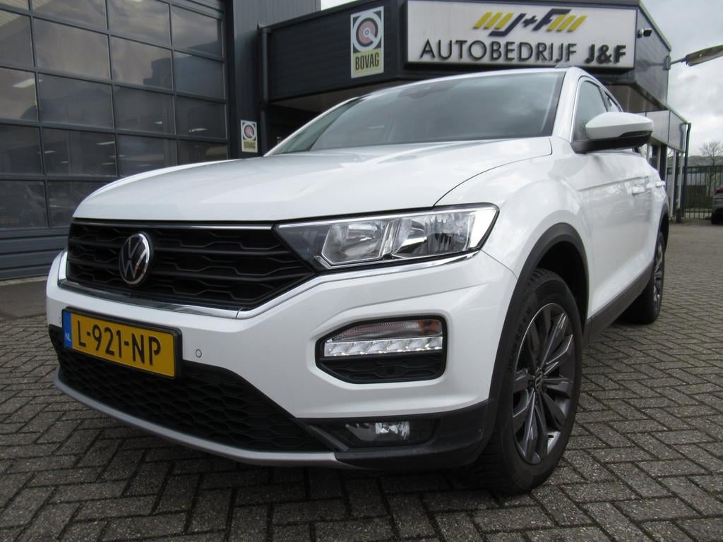 Volkswagen T-Roc 1.5 TSI Style / AUTOMAAT / NAV / Carplay /, 1254 kg, Stof, 4 cilinders, 150 pk