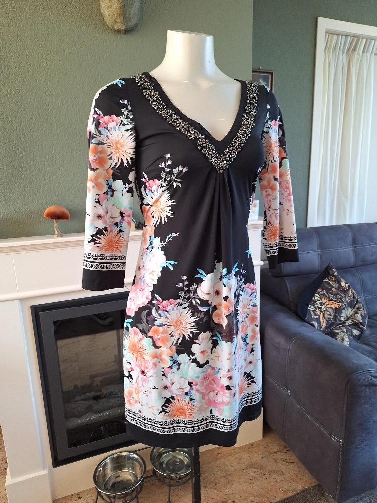 K-Design K Design zwart met bloemen jurk S, Kleding | Dames, K-design, Verzenden, Zwart, Knielengte