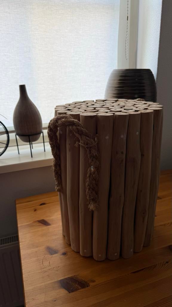 Houten krukje met touw handvatten, Ophalen, Gebruikt, Beige, Hout