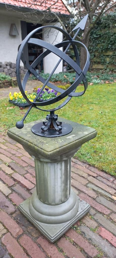 Prachtige zonnewijzer op betonnen kolom. In prijs verlaagd!, Tuin en Terras, Zonnewijzers, Ophalen, Gebruikt