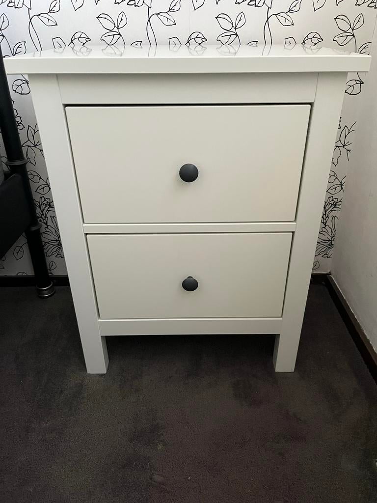 IKEA Hemnes nachtkastje wit met 2 laden en inzetbakje, Huis en Inrichting, Slaapkamer | Nachtkastjes, Ophalen, Gebruikt, Minder dan 45 cm