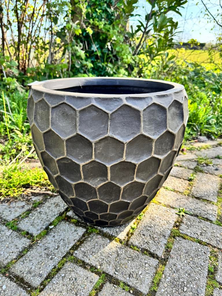Bruine bloempot met honingraat motief, Rond, Nieuw, Minder dan 40 cm, Terracotta