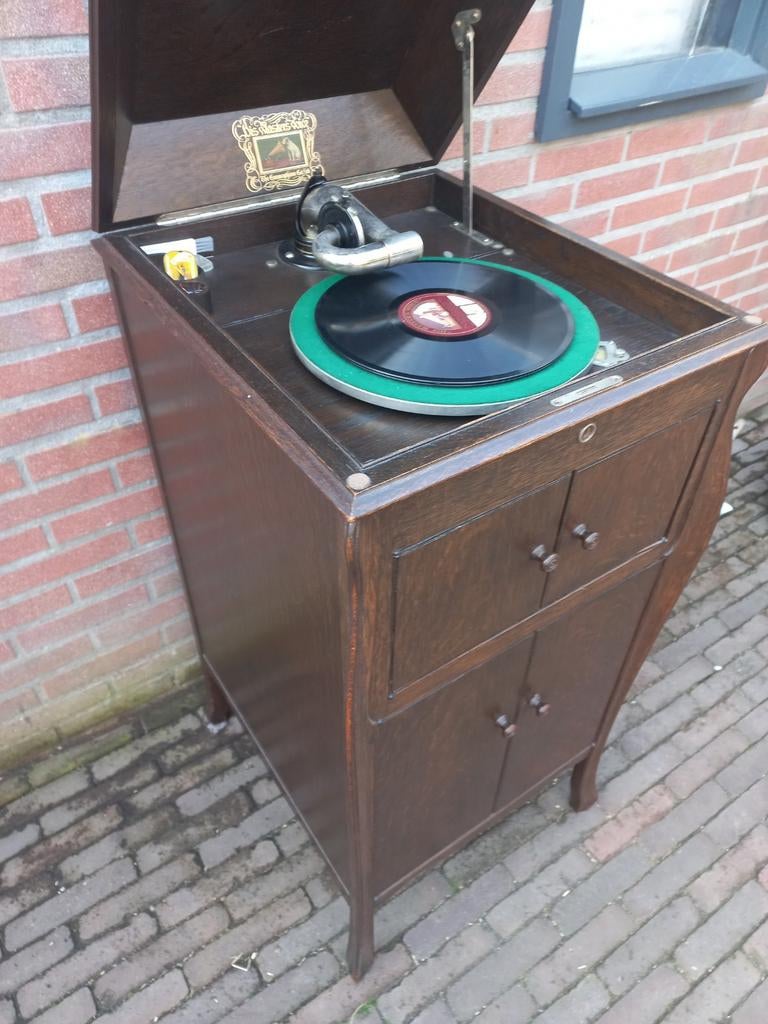 78 toeren platenspeler His masters voice, Ophalen