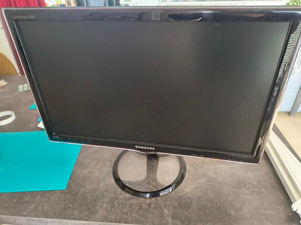 Kleine Samsung computerscherm/tv scherm, werkt prima, Computers en Software, Monitoren, Gebruikt, Samsung, Ingebouwde speakers