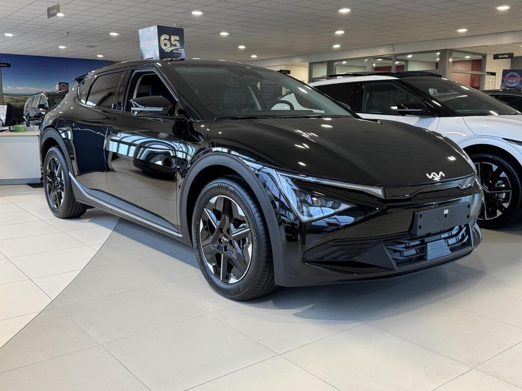 Kia EV6 Light Edition 63 kWh VOORRAAD AUTO DIRECT RIJDEN! 17, Automaat, Gebruikt, 750 kg, Origineel Nederlands