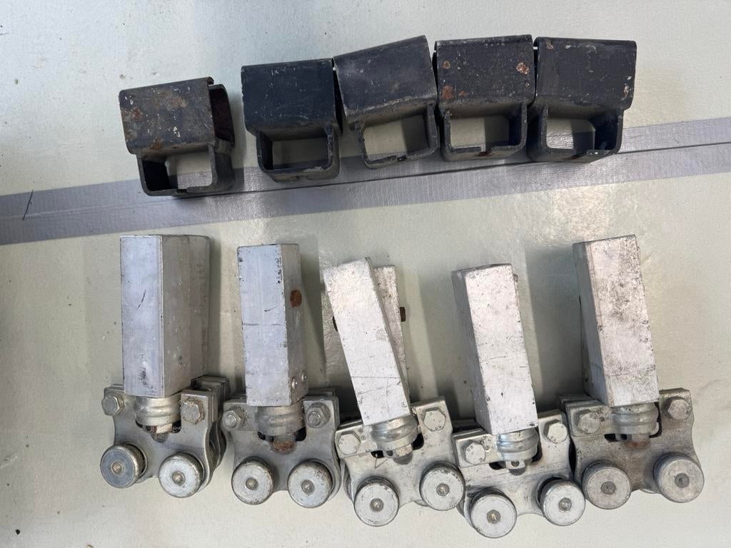 Schuifrails 2x2570mm  met 10 wielen. Draagkracht +/- 200kg, Doe-het-zelf en Verbouw, Deuren en Horren, Ophalen of Verzenden, Gebruikt