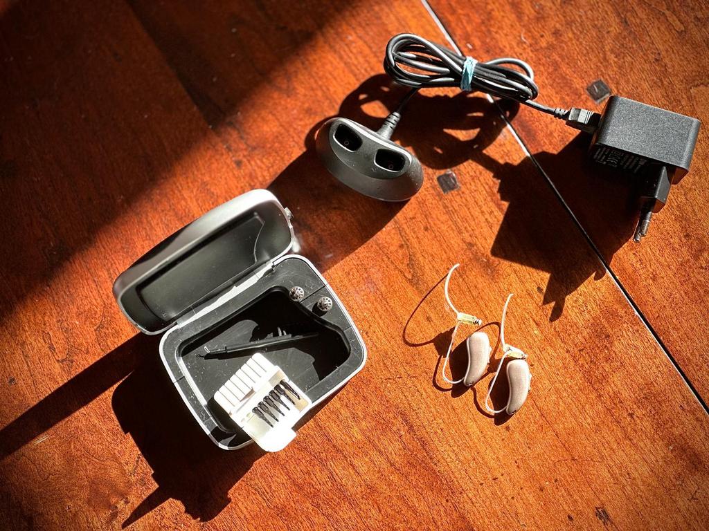 Audio Service R LI 7.4 hoortoestellen (L+R) + oplader – 2025, Ophalen of Verzenden, Zo goed als nieuw