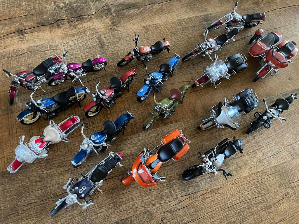 Collectie model motoren - Harley Davidson 18 stuks, Ophalen of Verzenden, Zo goed als nieuw, Motor
