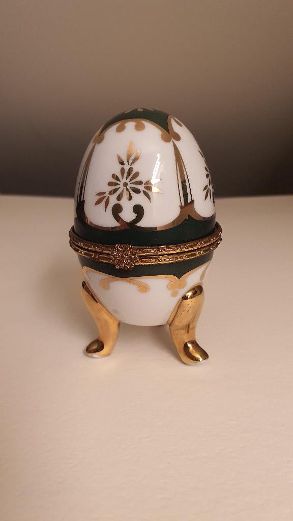 Fabergé-stijl porseleinen sieradenei groen goud, Antiek en Kunst, Antiek | Porselein, Ophalen of Verzenden