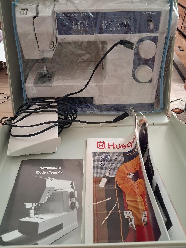 Keurig nette complete husqvarna naaimachine, Ophalen, Zo goed als nieuw, Naaimachine, Husqvarna