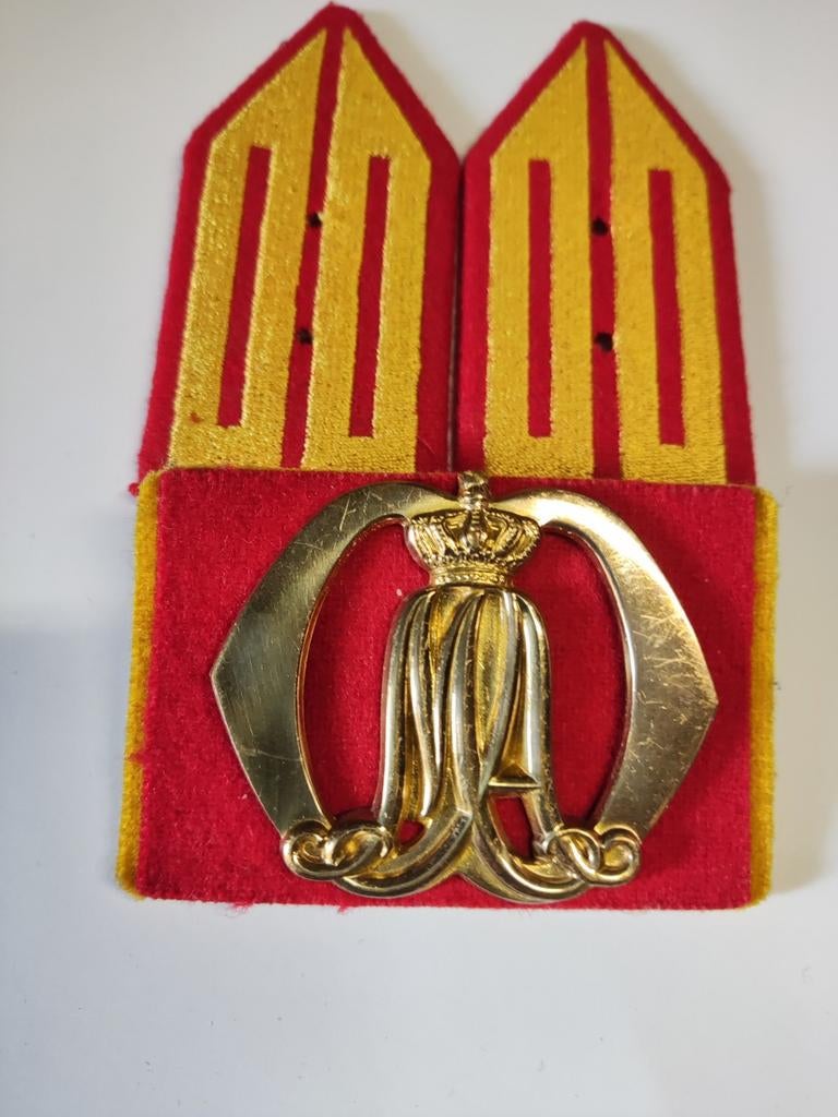 Setje Baretembleem KMA, Ophalen of Verzenden, Zo goed als nieuw, Overige onderwerpen