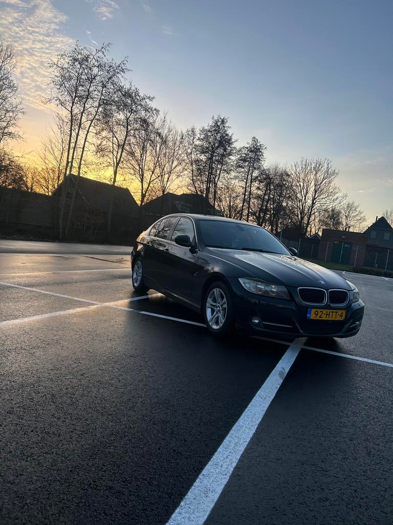 BMW 3-Serie 3.0 325I 160KW AUT 2009 Zwart, Auto's, Automaat, 745 kg, Parkeersensor, 1435 kg