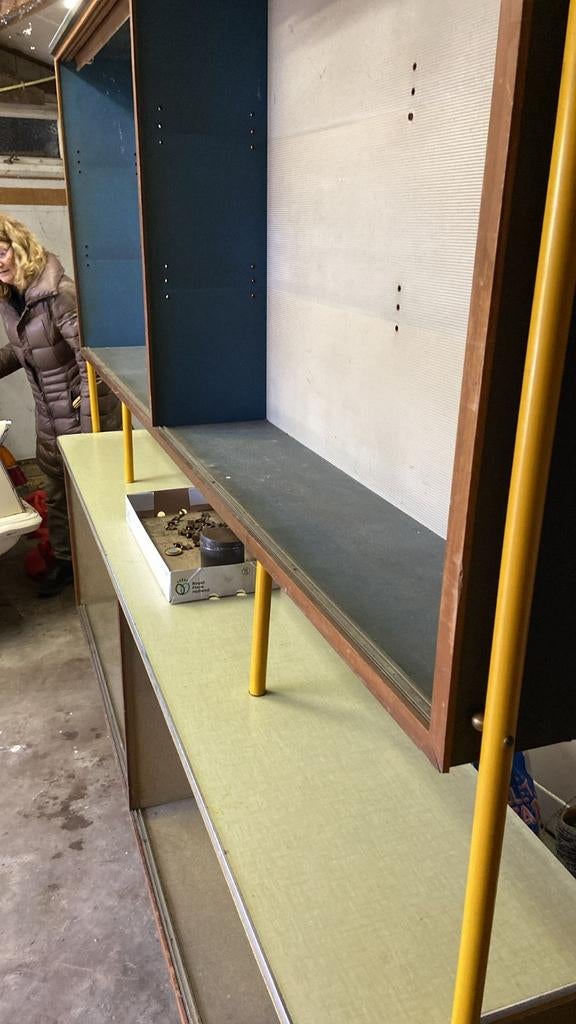 Grote oude winkel vitrinekast. Ophalen in Zeist, Ophalen, Gebruikt, 25 tot 50 cm