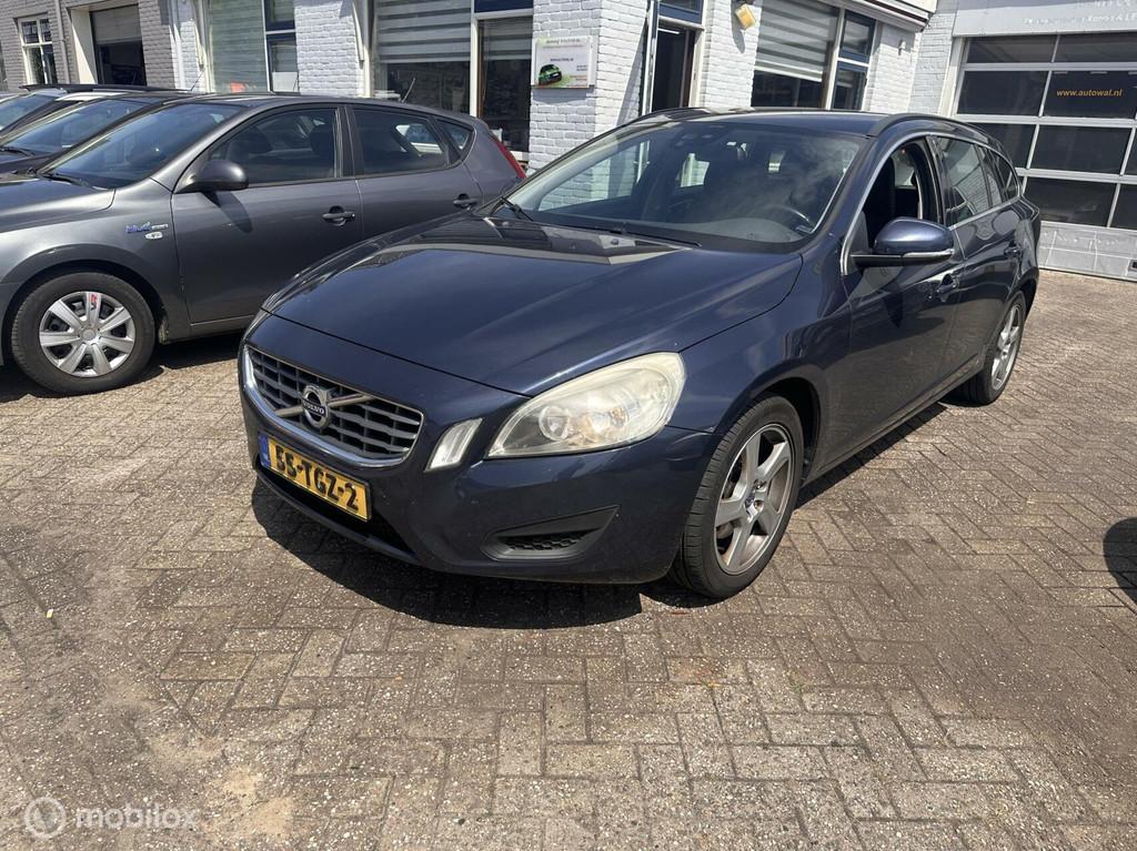 Volvo V60 1.6 T3 Summum, Auto's, Voorwielaandrijving, 15 km/l, Gebruikt, 4 cilinders