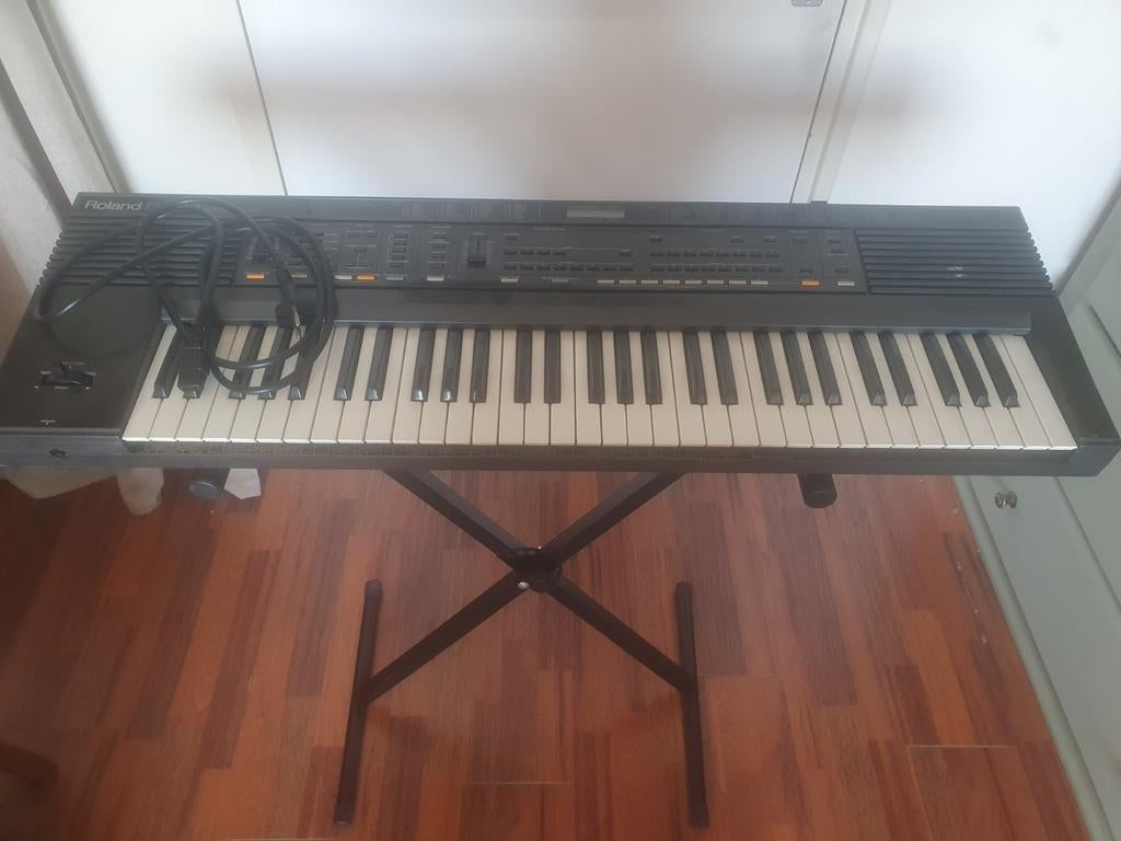 Roland E-20 Synthesizer met standaard, Ophalen