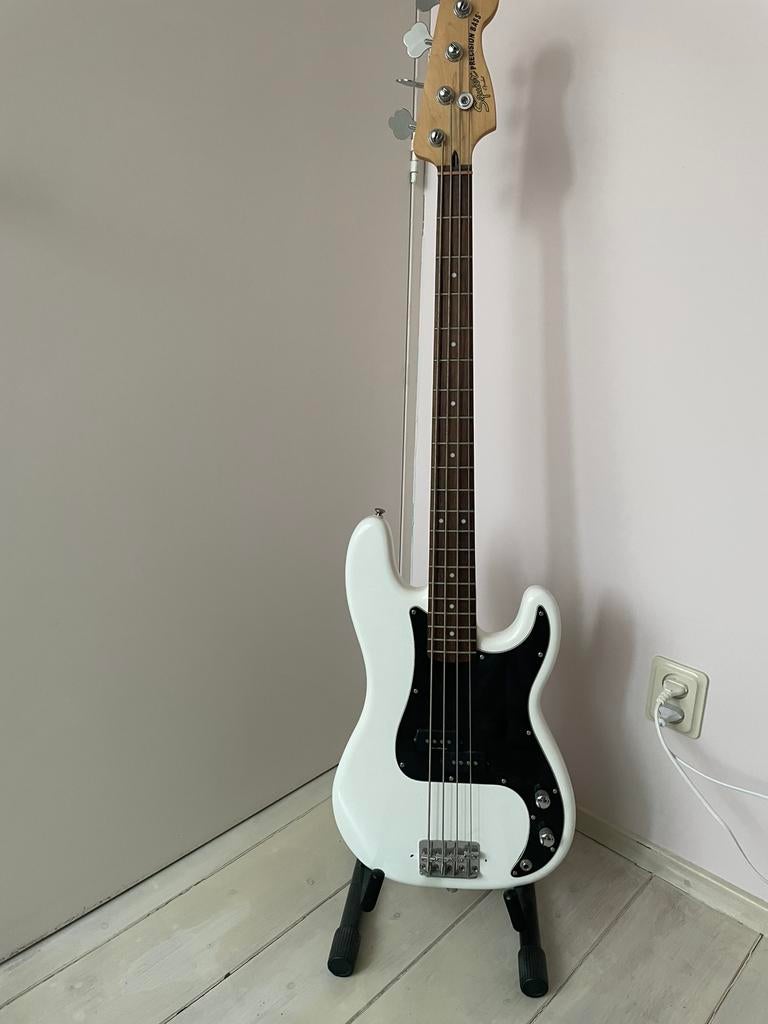 Fender Squier Basgitaar en basversterker, Ophalen of Verzenden, Gebruikt, Elektrisch