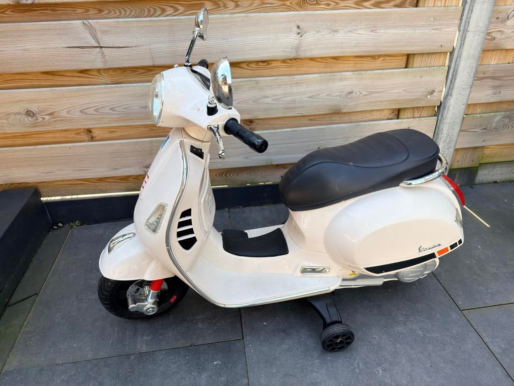 Elektrische kinder Vespa scooter - Wit, Ophalen of Verzenden, Gebruikt
